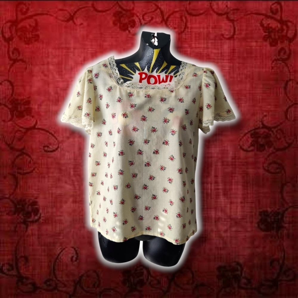 60s Vintage Coquette Dollette Cream Floral Lacy Dainty Milkmaid Babydoll Top